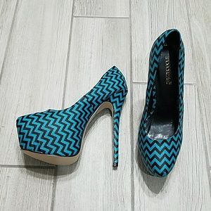 NWOT Chevron print teal and black platform heels